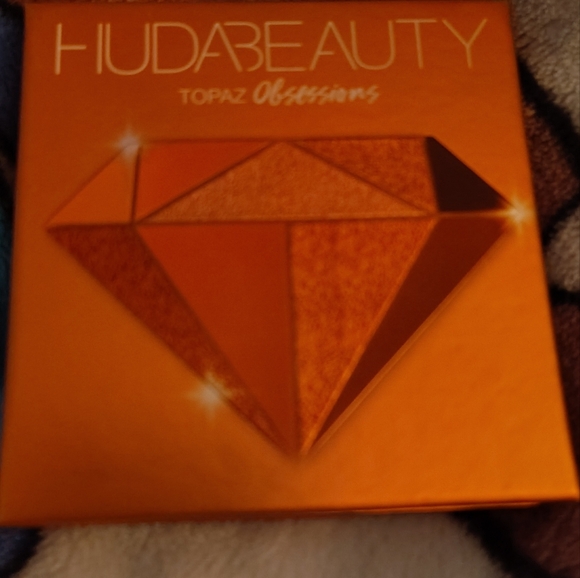 HUDA BEAUTY Topaz Obsessions 9 Pan Palette - Picture 3 of 4
